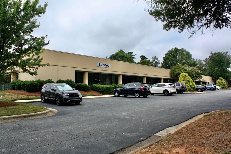 7817 National Service Rd, Greensboro, NC à louer - Photo de l’immeuble – Image 3 sur 17