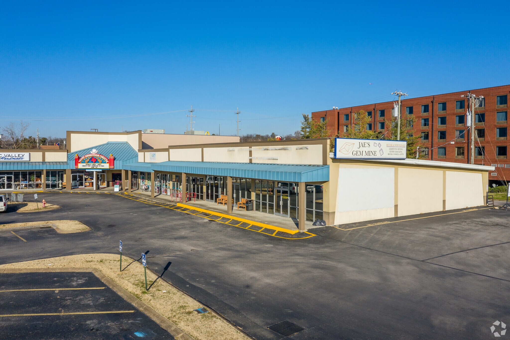 2416 Music Valley Dr, Nashville, TN à louer Photo de l’immeuble– Image 1 sur 9