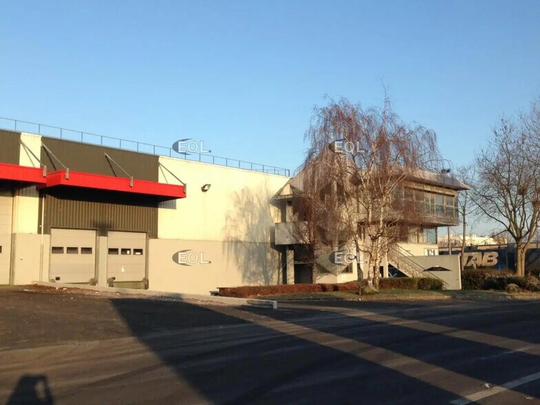 Local d’activités dans Bonneuil-sur-Marne à louer - Photo de l’immeuble – Image 1 sur 3
