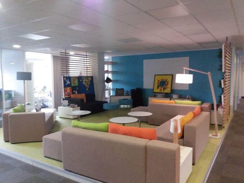 Bureau dans Grenoble à louer - Photo de l’immeuble – Image 1 sur 3