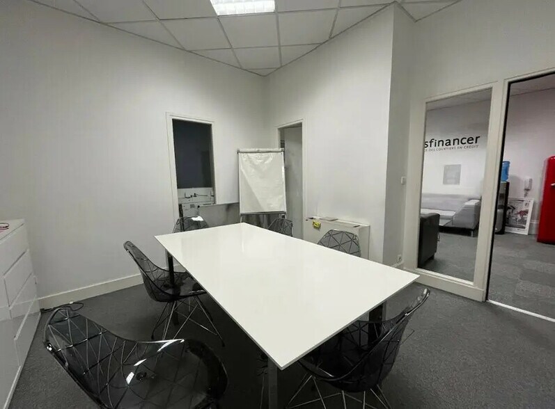 Bureau dans Lyon à louer - Photo de l’immeuble – Image 2 sur 11
