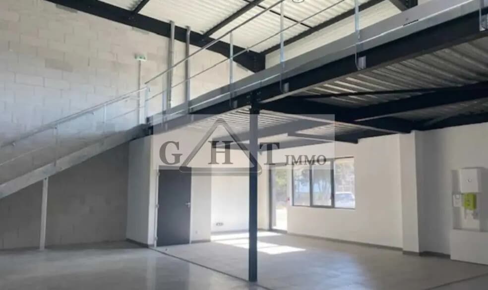 Industriel/Logistique dans Senlis à louer - Photo de l’immeuble – Image 3 sur 4