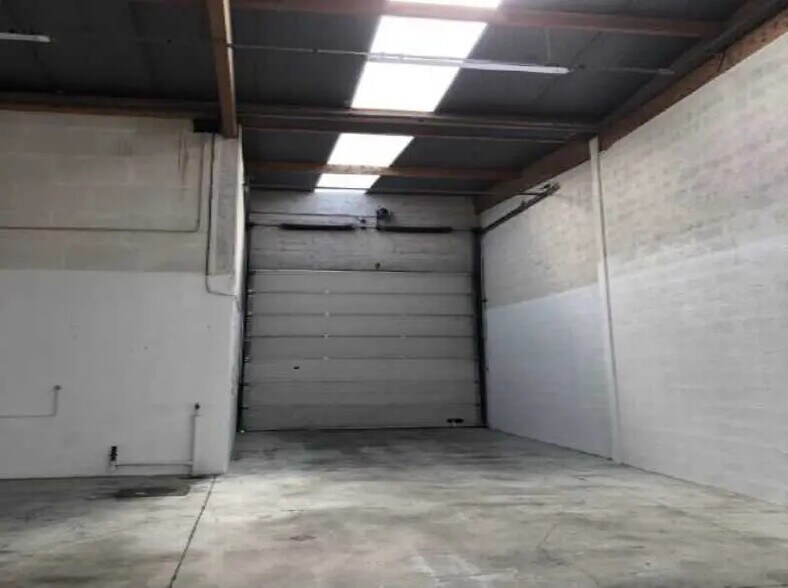 Local d’activités dans Émerainville à louer - Photo intérieure – Image 3 sur 5