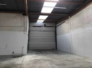 Local d’activités dans Émerainville à louer Photo intérieure– Image 2 sur 2