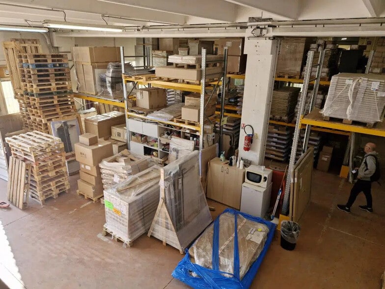 Industriel/Logistique dans Vallauris à louer - Photo de l’immeuble – Image 2 sur 6