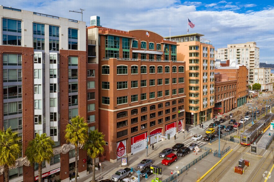 153 Townsend St, San Francisco, CA à louer - Photo de l’immeuble – Image 2 sur 12