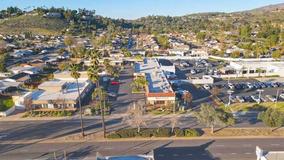 14034 Poway Rd, Poway, CA à louer - Photo de l’immeuble – Image 1 sur 17
