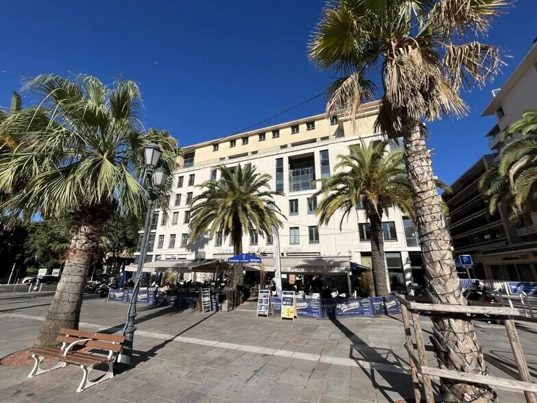 Bureau dans Toulon à louer - Photo de l’immeuble – Image 2 sur 14