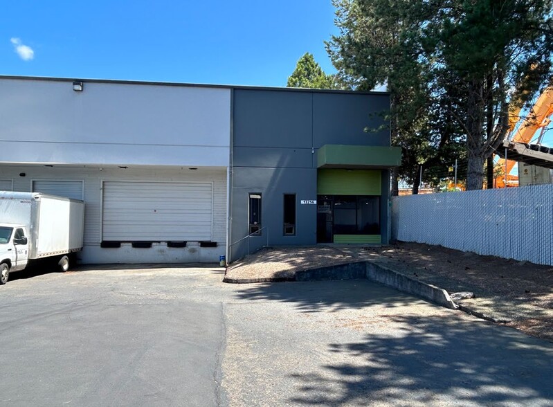13200-13214 NE Whitaker Way, Portland, OR à louer - Photo de l’immeuble – Image 2 sur 3