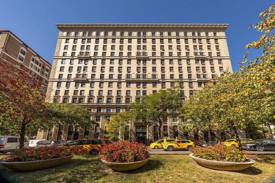 580 Park Ave, New York, NY à vendre - Photo de l’immeuble – Image 2 sur 7