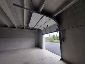 Local d’activités dans Cuers à louer Photo intérieure– Image 2 sur 5