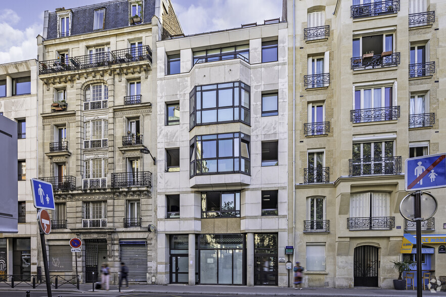 18 Rue Stephenson, Paris à louer - Photo principale – Image 1 sur 2