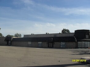 49560 Van Dyke Rd, Shelby Township, MI à louer Photo de l’immeuble– Image 2 sur 9