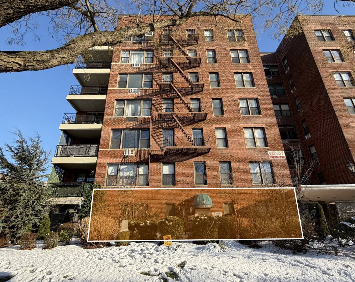 3101 Ocean Pky, Brooklyn, NY 11235 - Lot D1E1F1 - - Photo intérieure - Image 2 of 10