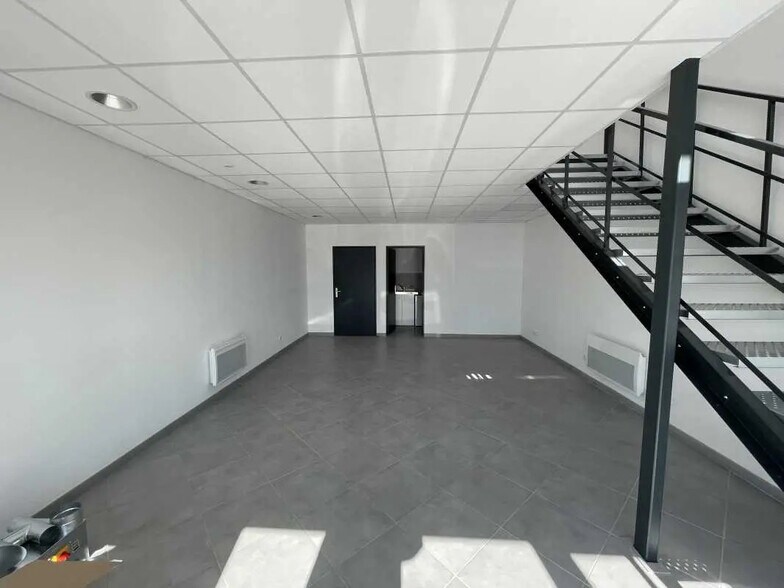 Bureau dans Beauvais à louer - Photo de l’immeuble – Image 3 sur 8