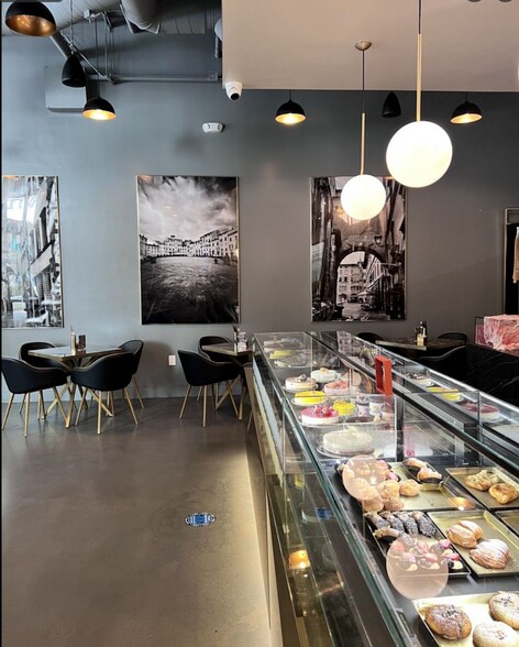 75 W Walnut St, Pasadena, CA à louer - Photo de l’immeuble – Image 3 sur 40
