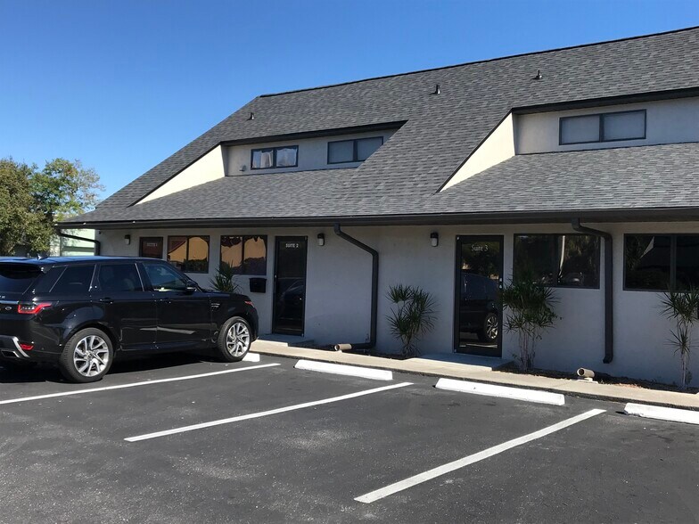 5235 Ramsey Way, Fort Myers, FL à louer - Photo de l’immeuble – Image 2 sur 6