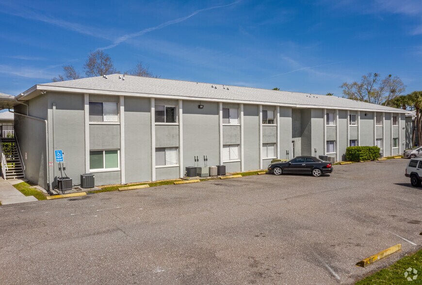 379 47th Ave N, Saint Petersburg, FL à vendre - Photo principale – Image 1 sur 1
