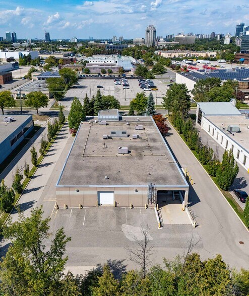 21 Kern Rd, Toronto, ON à vendre - Photo de l’immeuble – Image 2 sur 12