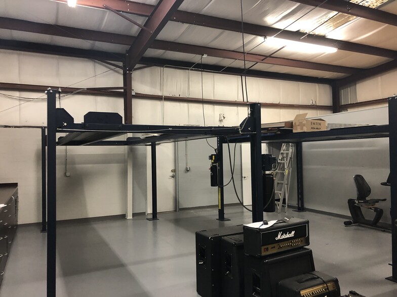 6413 Pinecastle Blvd, Orlando, FL à louer - Photo intérieure – Image 3 sur 25