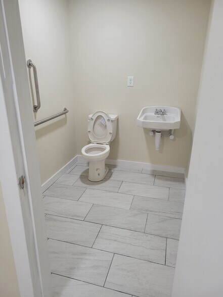 815 Dinwiddie Ave, Richmond, VA à vendre - Photo de l’immeuble – Image 2 sur 14