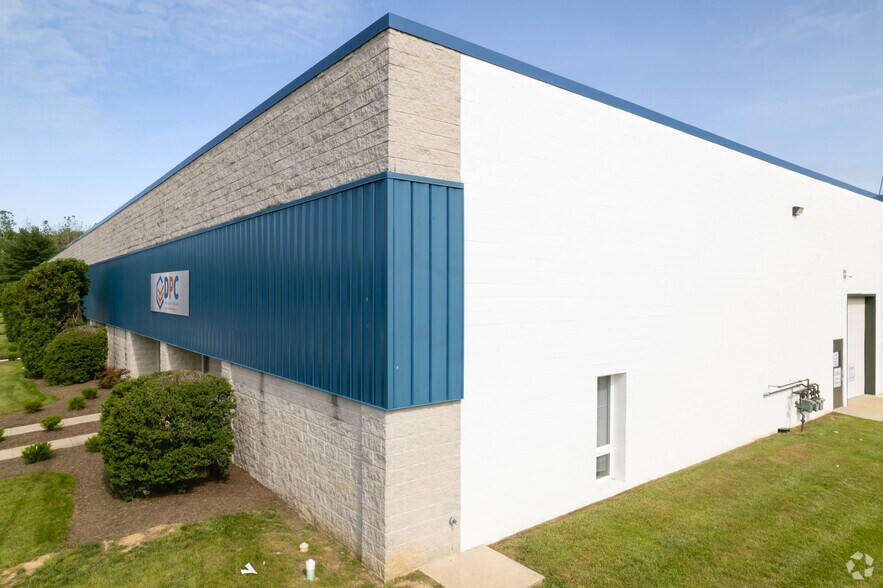 300 Ruthar Dr, Newark, DE à louer - Photo de l’immeuble – Image 2 sur 7
