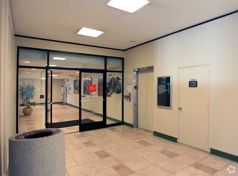 13543-13545 Hawthorne Blvd, Hawthorne, CA à louer - Hall d’entrée – Image 2 sur 8