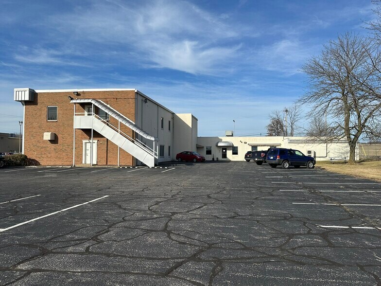 1314 Burch Dr, Evansville, IN à vendre - Photo de l’immeuble – Image 3 sur 18