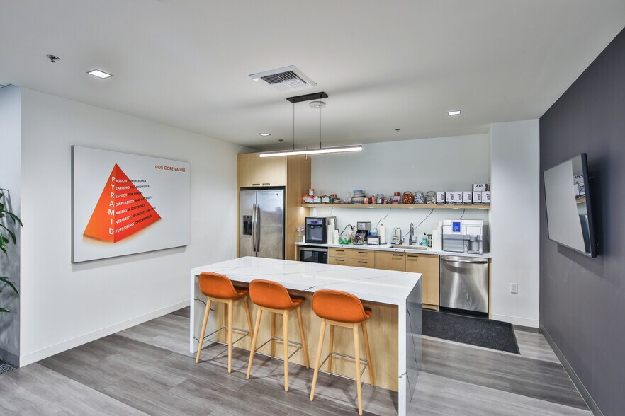 707 Wilshire Blvd, Los Angeles, CA à louer - Photo intérieure – Image 2 sur 37