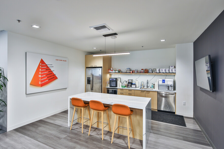707 Wilshire Blvd, Los Angeles, CA à louer - Photo intérieure – Image 2 sur 37