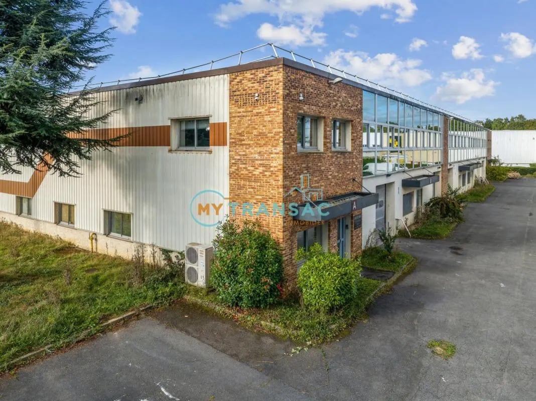 Local d’activités dans Les Ulis à louer Photo de l’immeuble– Image 1 sur 8