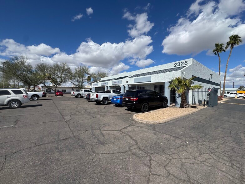2328 E Van Buren St, Phoenix, AZ à louer - Photo de l’immeuble – Image 3 sur 13
