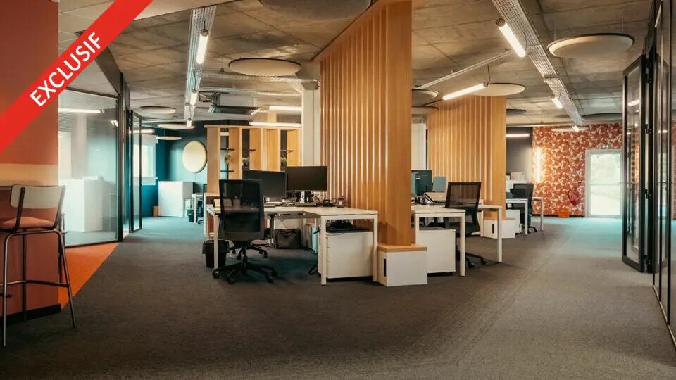 Bureau dans Saint-Contest à louer - Photo de l’immeuble – Image 2 sur 15
