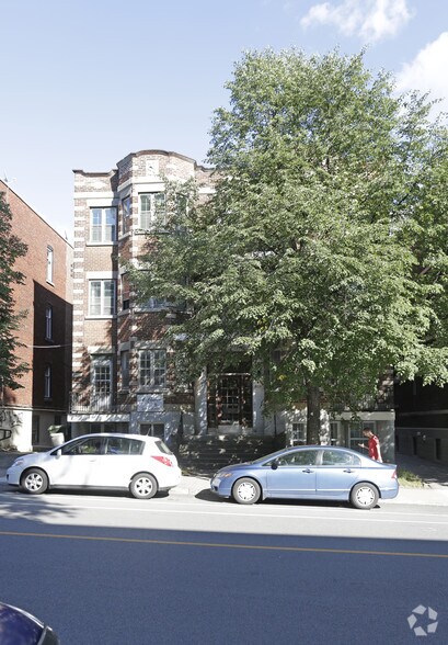 3210 Boul Édouard-Montpetit, Montréal, QC à vendre - Photo de l’immeuble – Image 2 sur 2