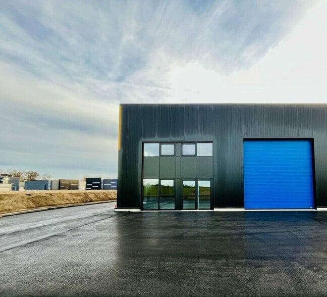 Local d’activités dans Le Havre à louer - Photo de l’immeuble – Image 3 sur 4