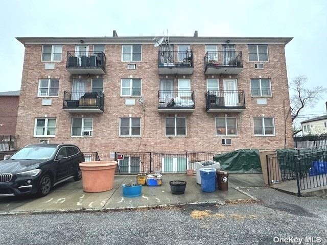19906 47th Ave, Flushing, NY à louer Photo de l’immeuble– Image 1 sur 9