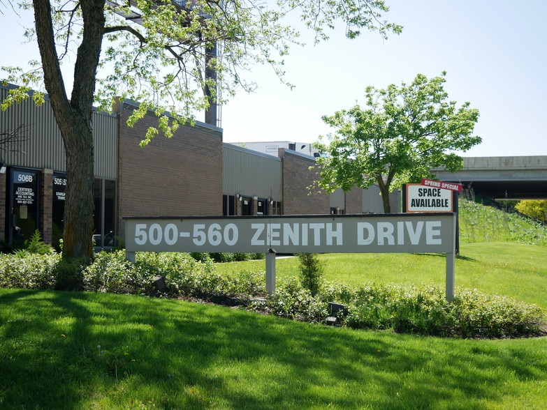 500-560 Zenith Dr, Glenview, IL à louer - Photo de l’immeuble – Image 1 sur 3