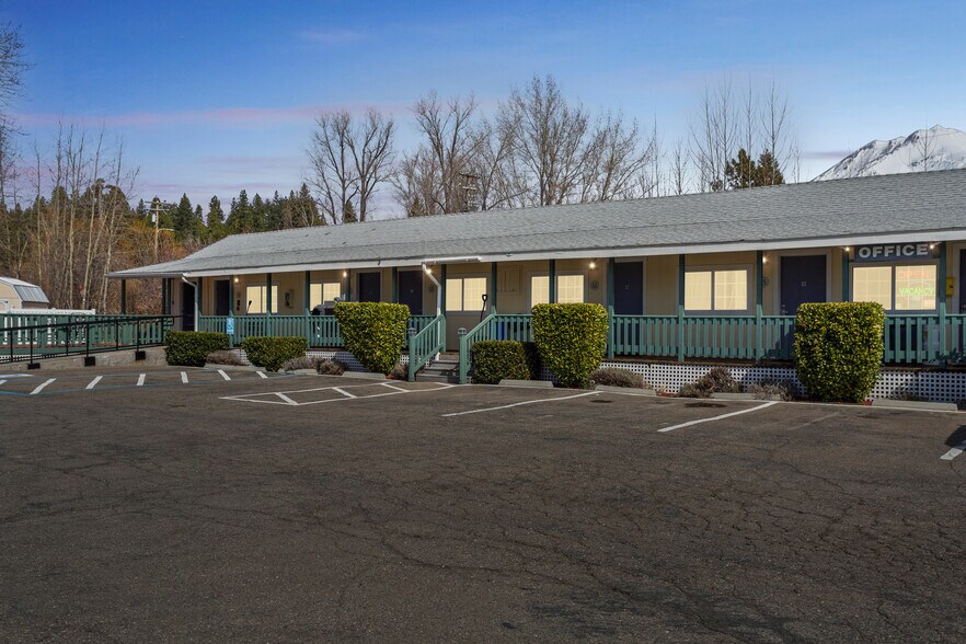 724 N Mount Shasta Blvd, Mount Shasta, CA à vendre - Photo principale – Image 1 sur 14