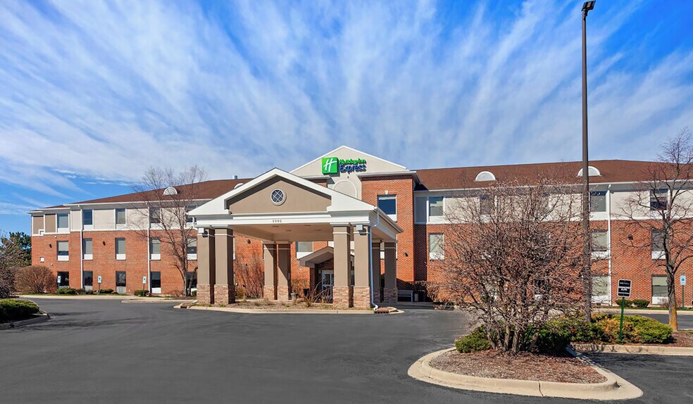2595 Bunker Hill Dr, Algonquin, IL à vendre - Photo de l’immeuble – Image 3 sur 22