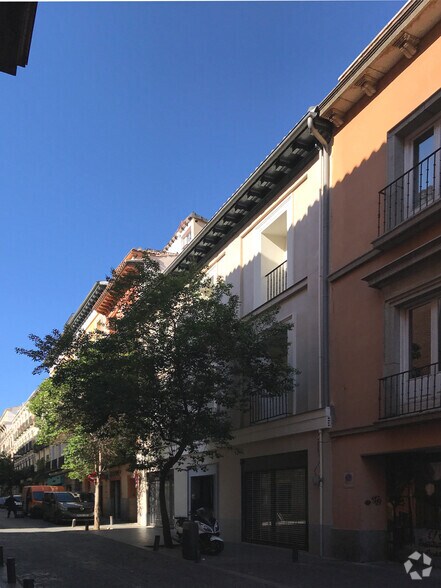 Calle del León, 22, Madrid, Madrid à louer - Photo de l’immeuble – Image 2 sur 2