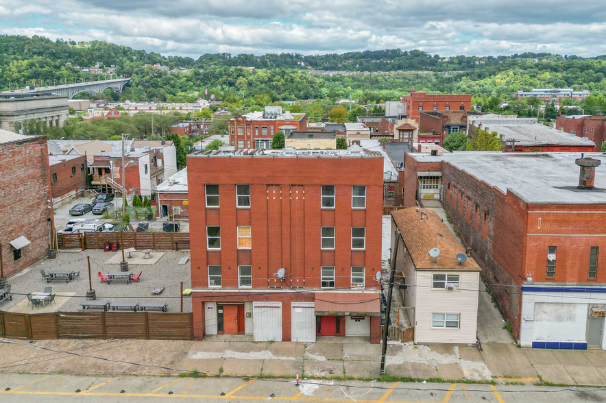 215-219 E 9th Ave, Homestead, PA à vendre - Photo de l’immeuble – Image 1 sur 3