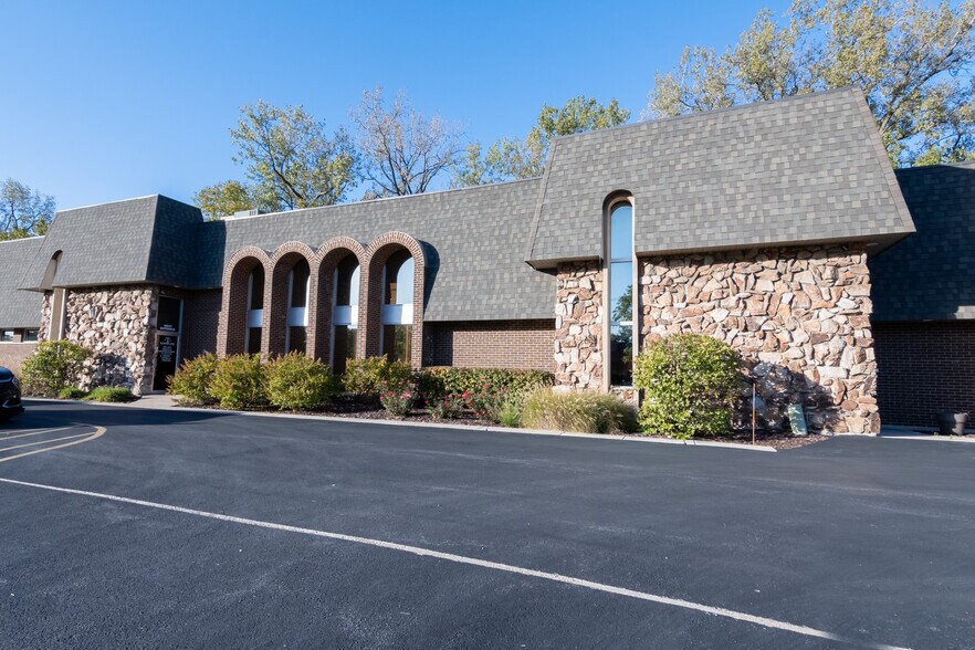 6600 W College Dr, Palos Heights, IL à louer - Photo de l’immeuble – Image 3 sur 22