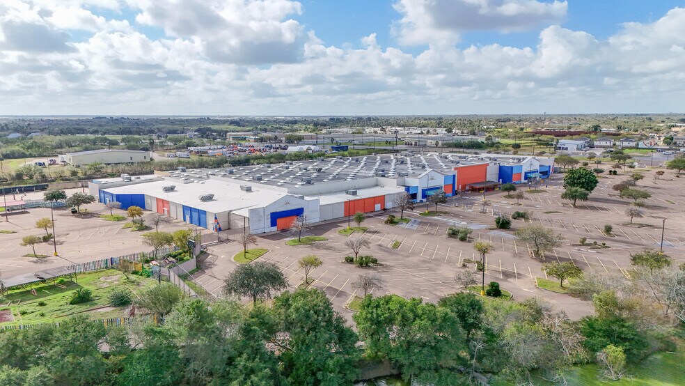 7480 Padre Island Blvd, Brownsville, TX à vendre - Photo de l’immeuble – Image 2 sur 7
