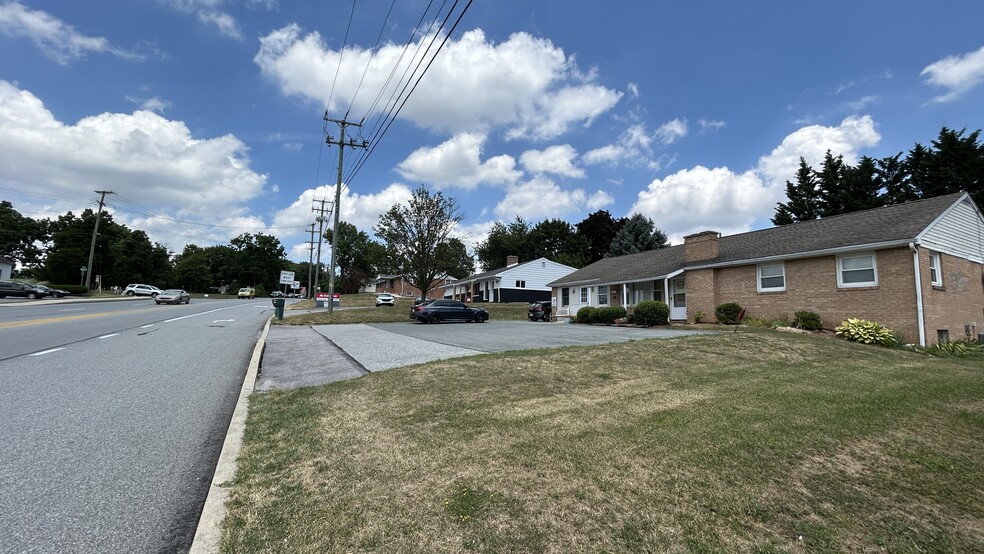 825 Edgewood Rd, York, PA à louer - Photo de l’immeuble – Image 3 sur 19