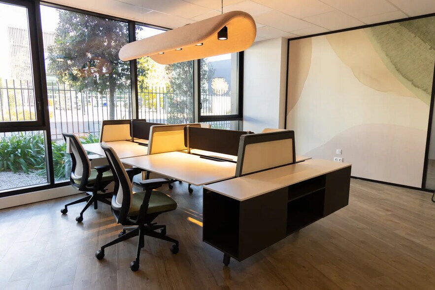 Bureau dans Mauguio à louer - Photo de l’immeuble – Image 2 sur 19