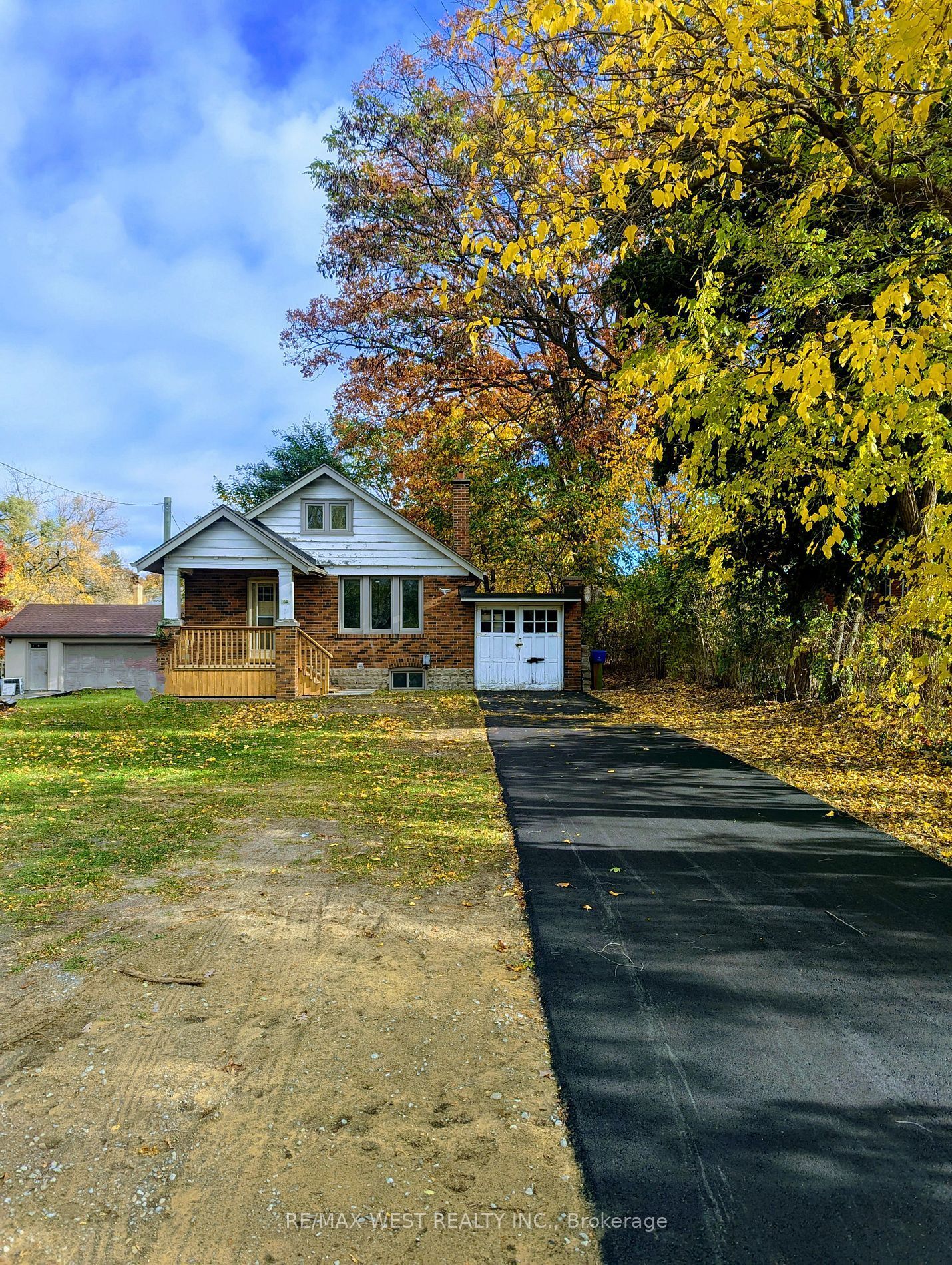 1561 Hurontario St, Mississauga, ON à louer Photo principale– Image 1 sur 2