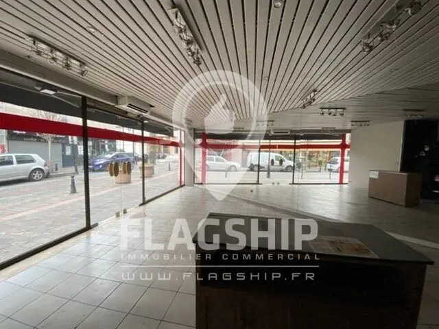 Local commercial dans Courbevoie à louer - Photo de l’immeuble – Image 3 sur 5