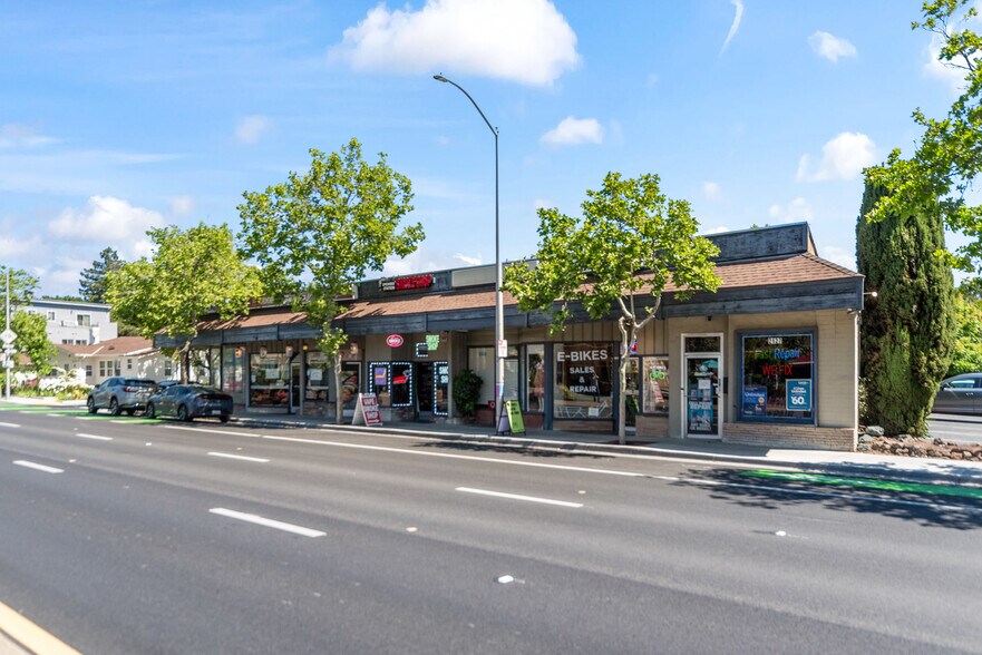 2103-2127 El Camino Real, Palo Alto, CA à vendre - Photo de l’immeuble – Image 1 sur 19