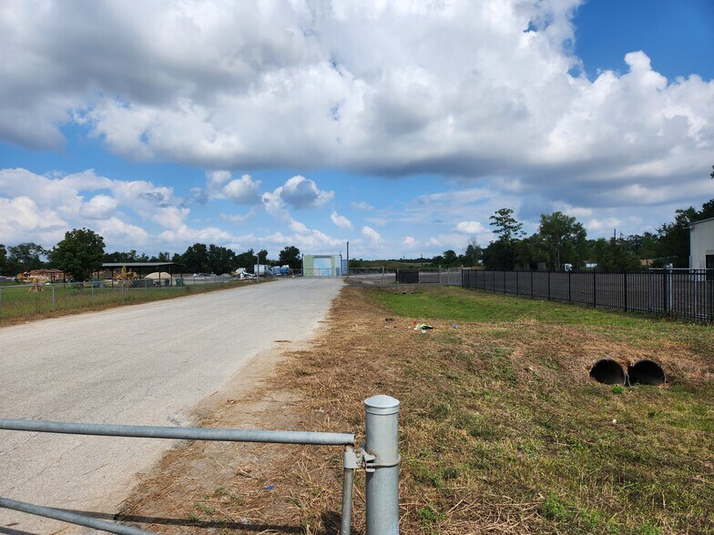 8627 E Mt Houston Rd, Houston, TX à louer - Photo de l’immeuble – Image 2 sur 12