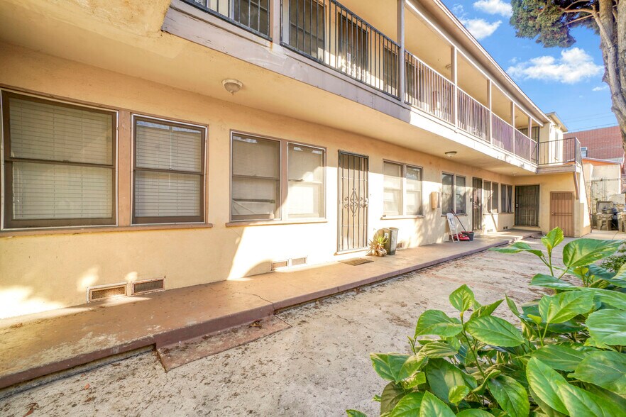 1922 Locust Ave, Long Beach, CA à vendre - Photo de l’immeuble – Image 3 sur 18